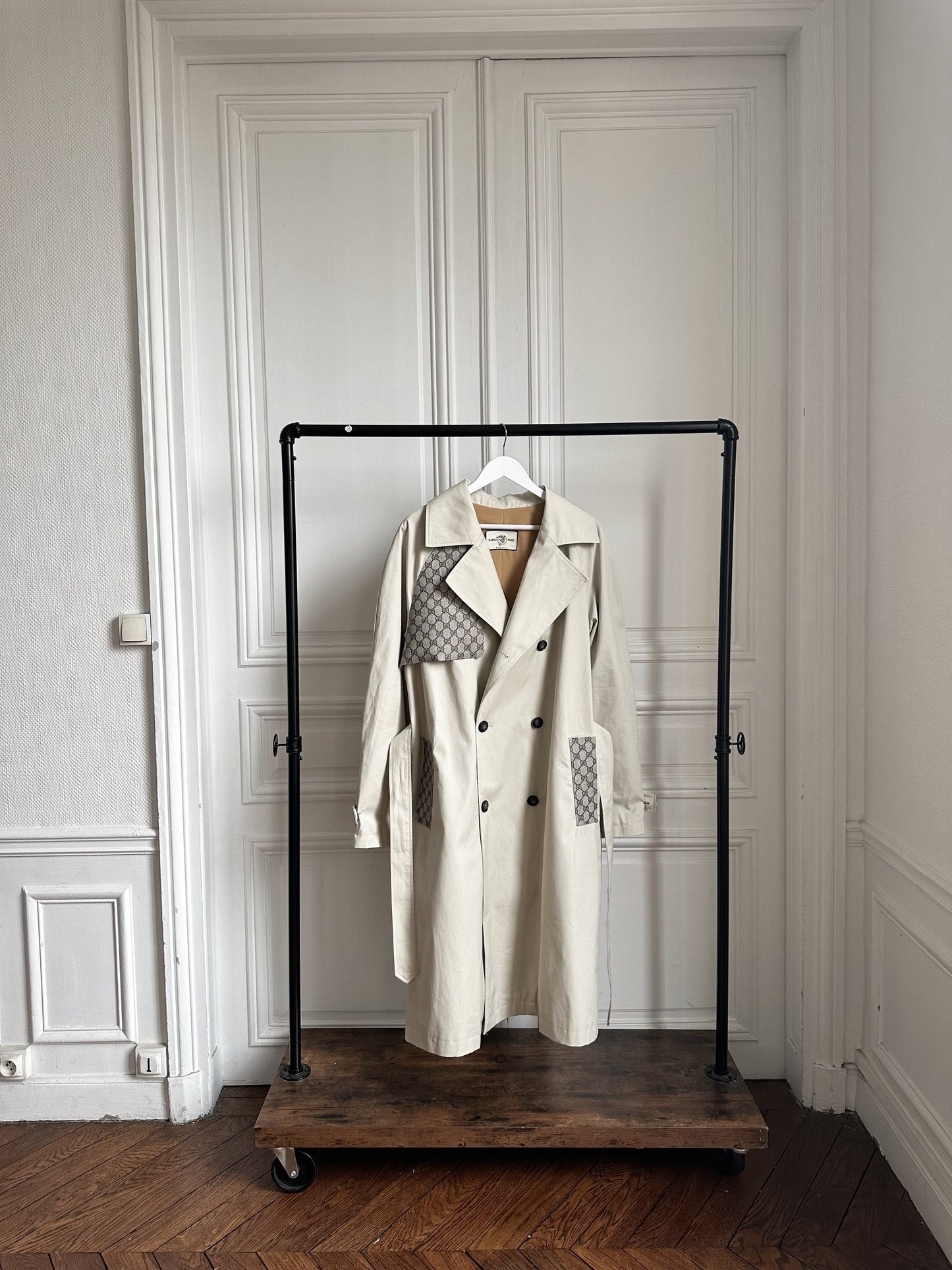 Trench beige snake